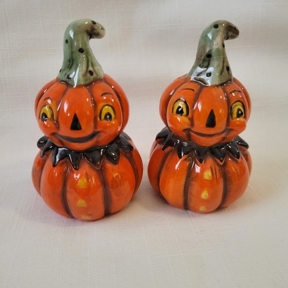 New Johanna Parker Pumpkin Salt and Pepper Shakers - Picture 3 of 9